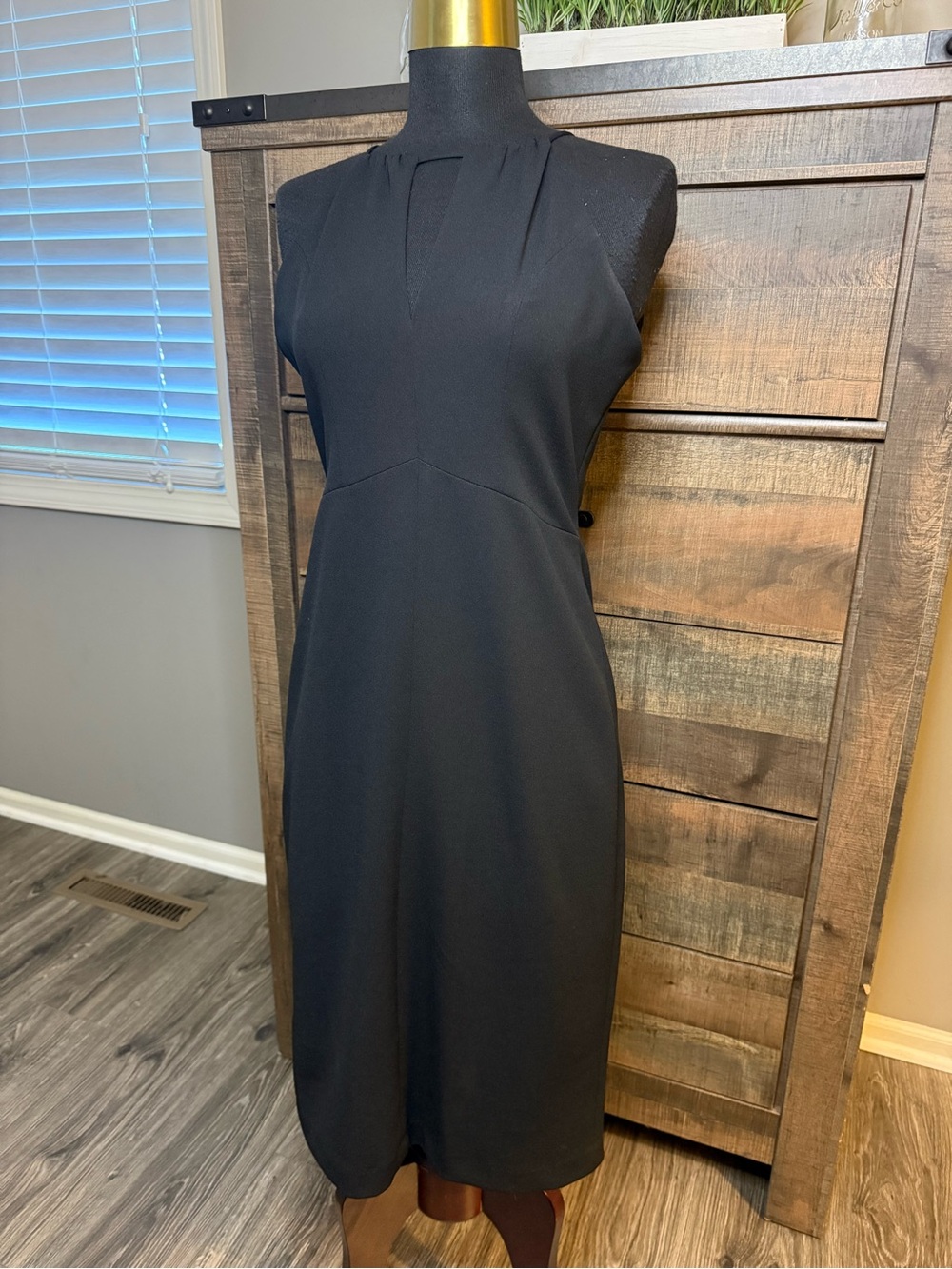 Betsey Johnson Black Sleeveless Keyhole Sheath Dress - Size 6